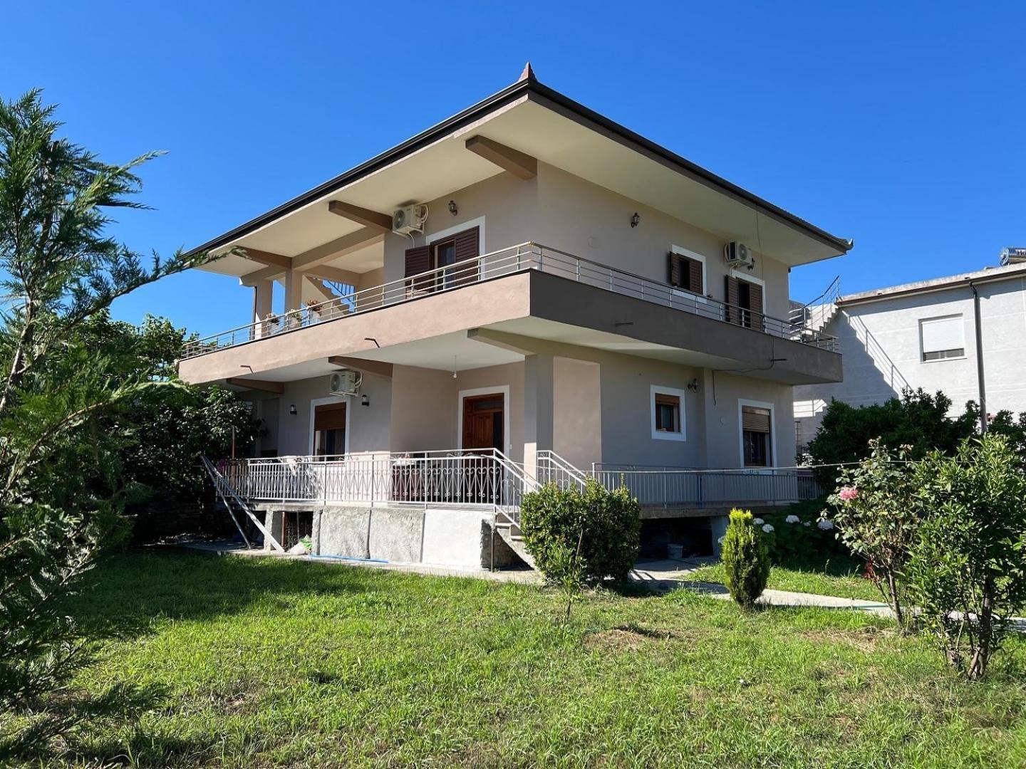 Villa Fjorentin Berat Eksteriør billede